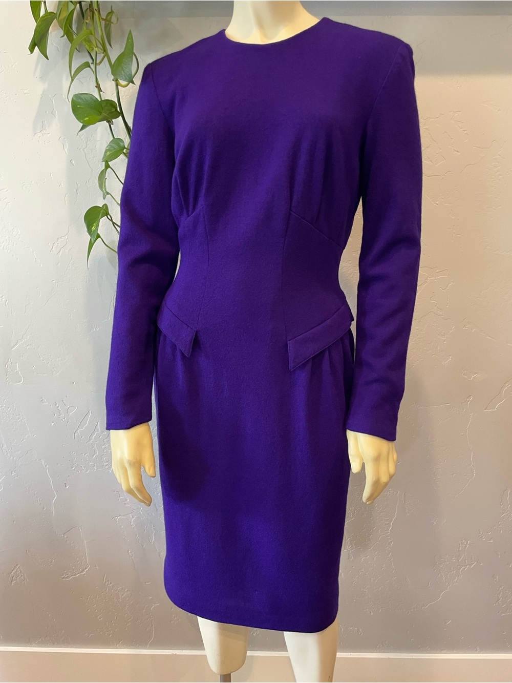 Pristine Vintage 100% wool Carmen Marc Valvo Purple Long-Sleeve Sheath Dress 6